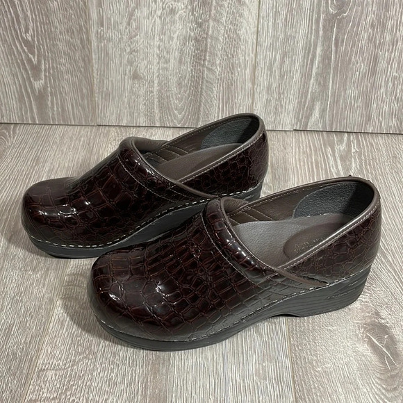 Croft & Barrow Juliana Brown Patent Faux Croc Clog Mule Sole (Sense) Abi… - Picture 2 of 15